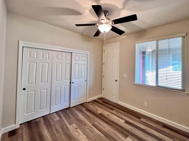 Building Photo - $2,895 Barstow & De Wolf, 4 Bedroom House - Dennis Ave. Clovis / Energy Efficient Smart Home
