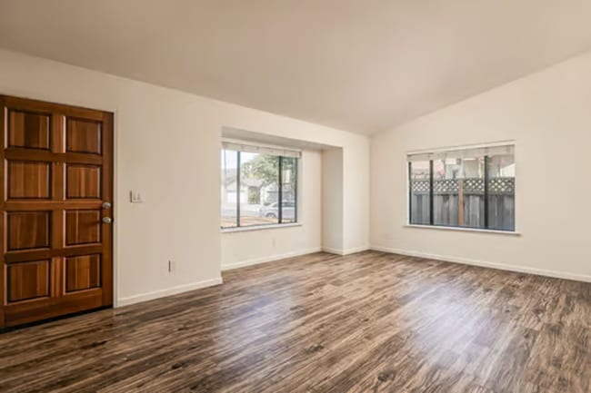 Building Photo - 161 Bender Cir