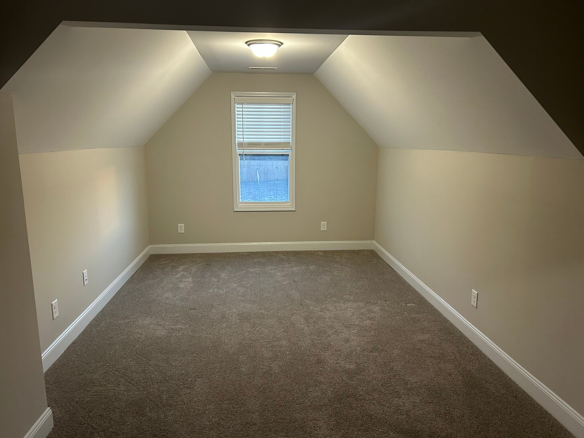 Building Photo - 644 Barlow Rd