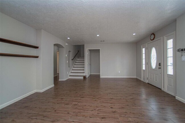 Building Photo - 10700 Deer Hill Dr