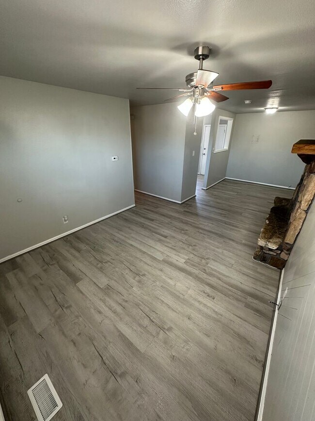 Building Photo - $1850 - 3BR/1BA Beautifully Maintained Hom...