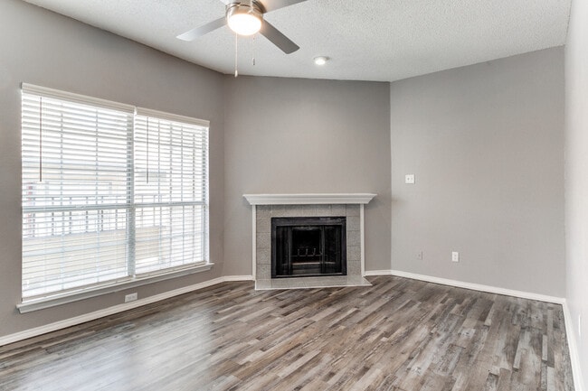 Building Photo - Huntington Brook