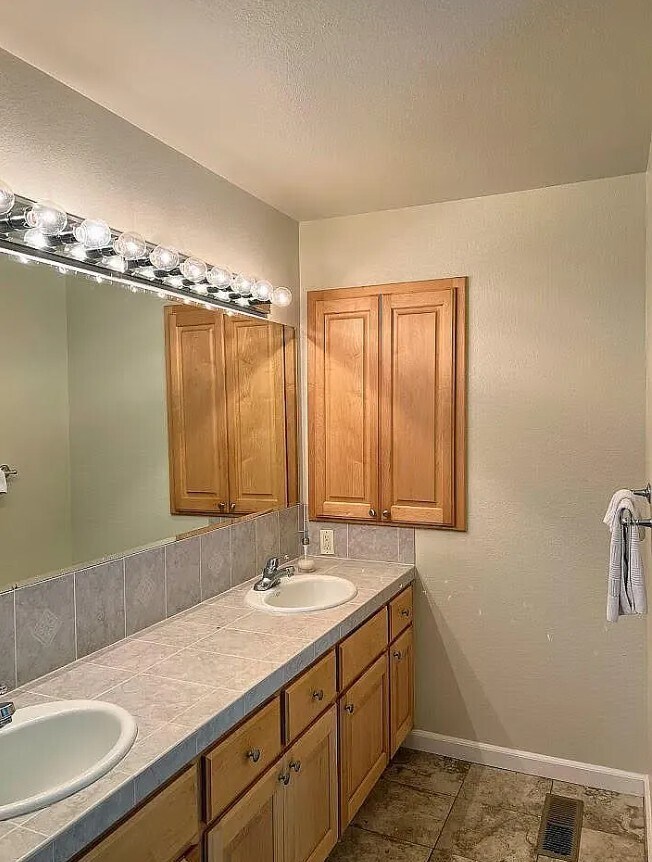 Building Photo - 112 Vineyard Ct