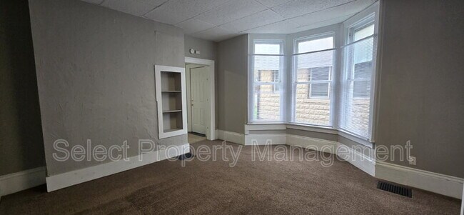 Building Photo - 926 Columbia Ave