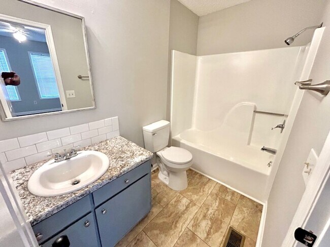 Building Photo - Beautiful Townhome in the Heart of Madison! MOVE IN SPECIAL!