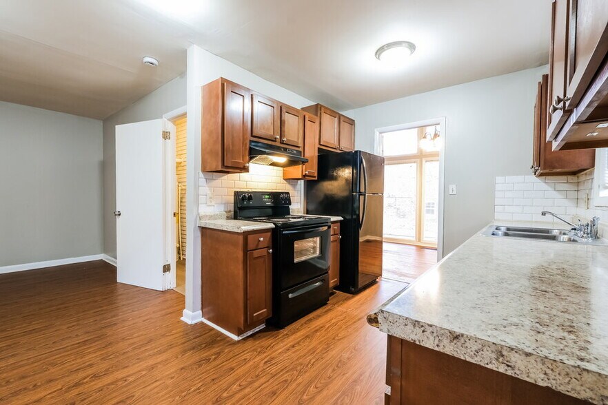 Building Photo - 2076 Cherrybrook Dr