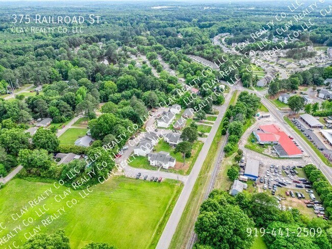 Building Photo - 375 Railroad St