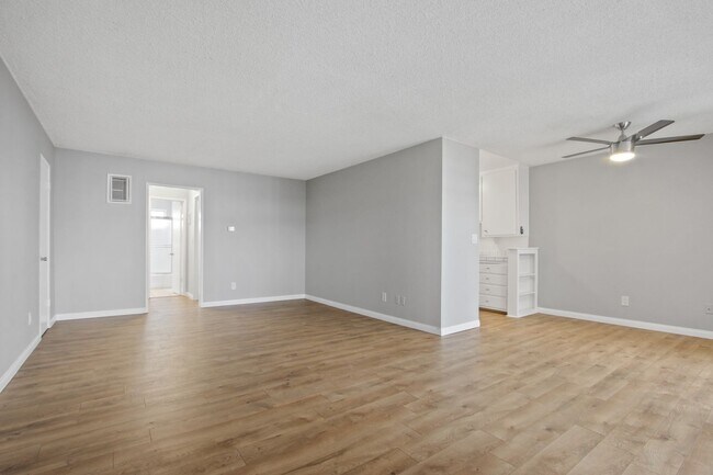 Interior Photo - 3625 Mentone Ave
