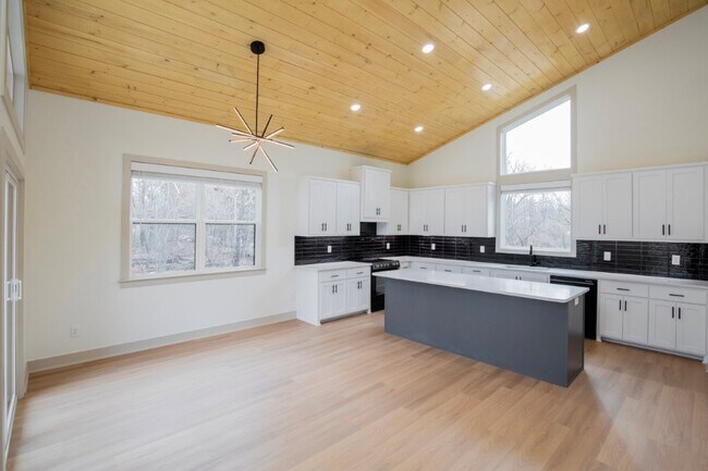 Building Photo - 4 Romine Pl