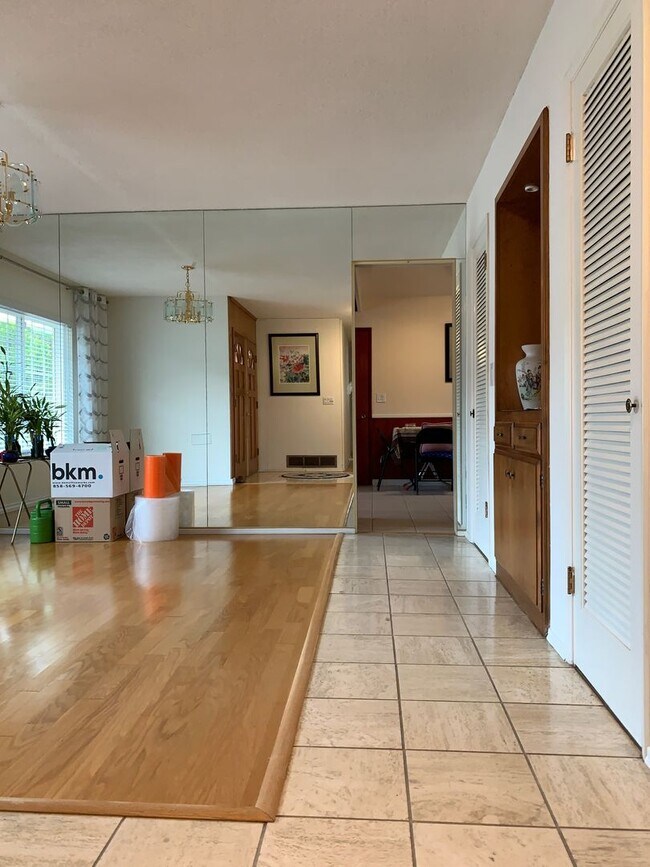 Building Photo - Stunning Del Cerro View Home with Spacious Split-Level Layout