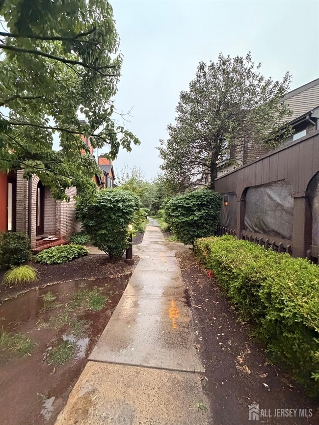 Building Photo - 100 Riverbend Dr