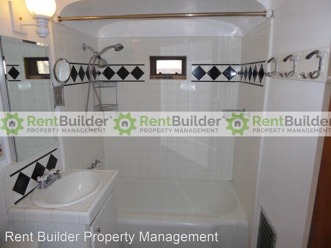 Building Photo - 3 br, 1 bath House - 2917 Santa Clara Ave. SE