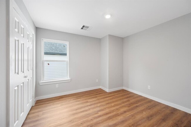 Building Photo - 8715 Bertwood St