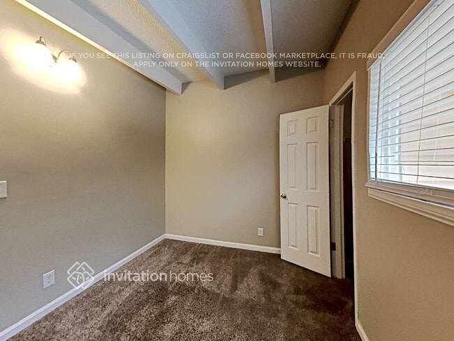 Building Photo - 469 Reiten Rd