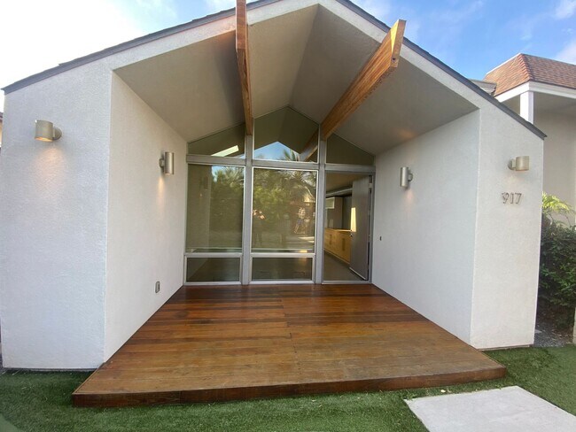 Building Photo - M340 - Miller