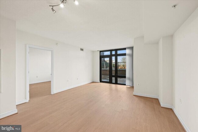 Building Photo - 2451 Midtown Ave