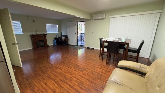 Building Photo - 4580 Sandmound Blvd
