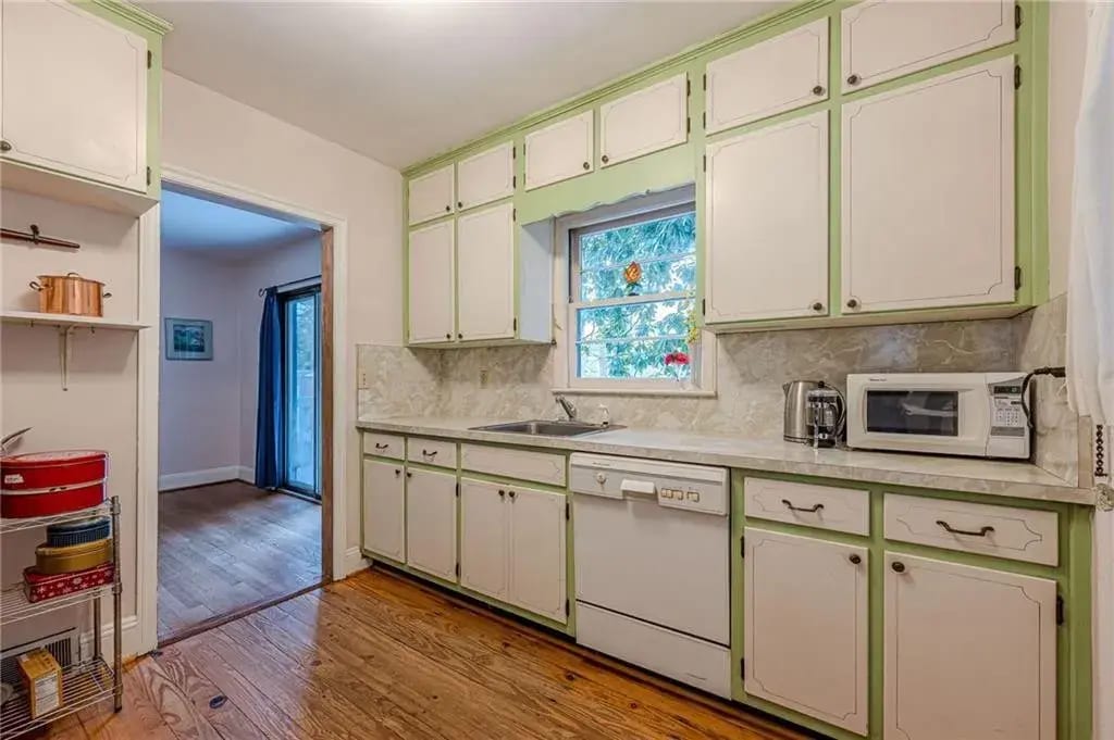 Building Photo - 4300 Rickenbacker Way NE
