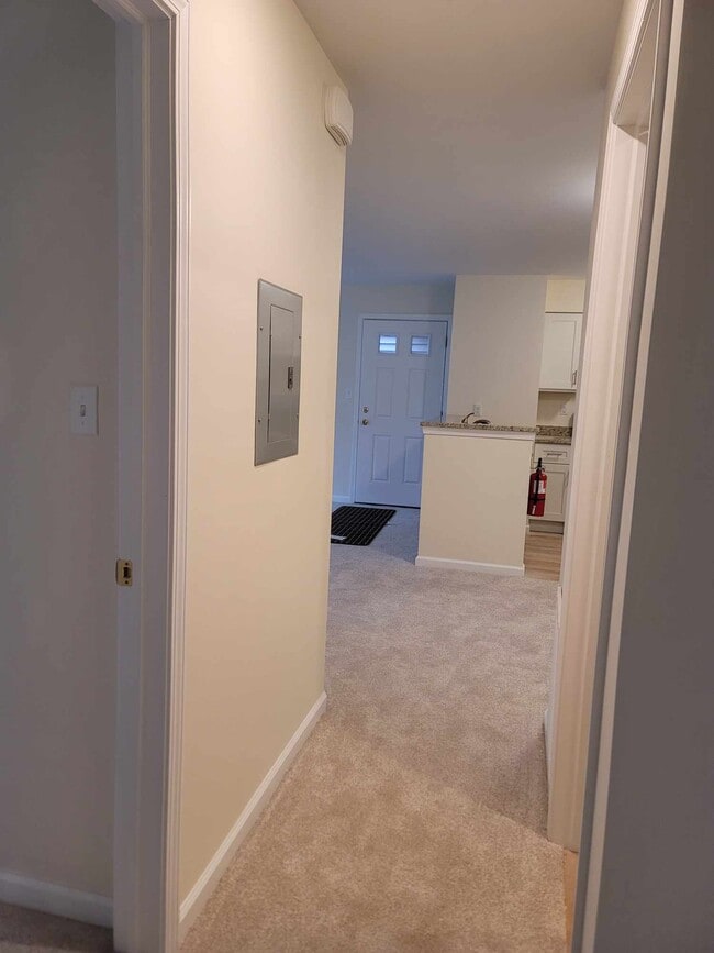 Building Photo - 27 Lear Ct