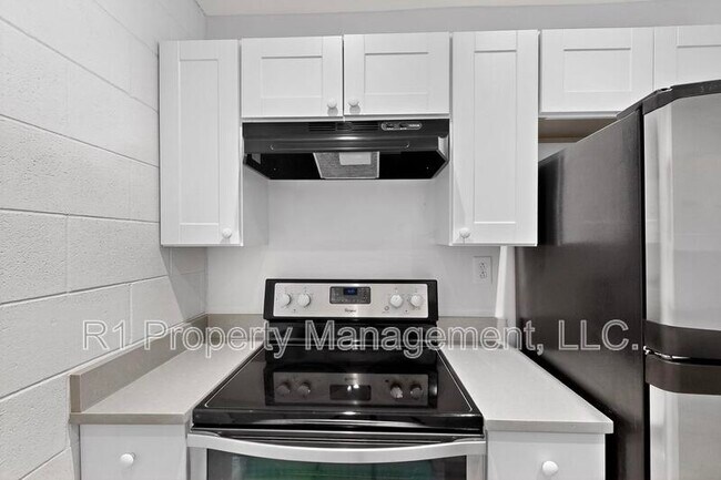 Building Photo - 301 Graceland Dr SE