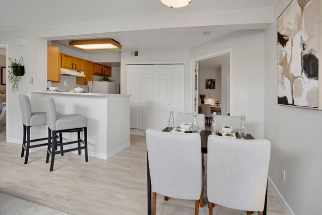 Building Photo - Charming 2 bed 1 bath Condo in Centennial!