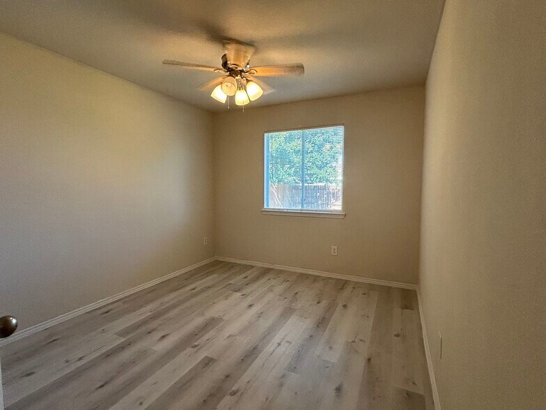 Building Photo - 9213 Centennial Dr