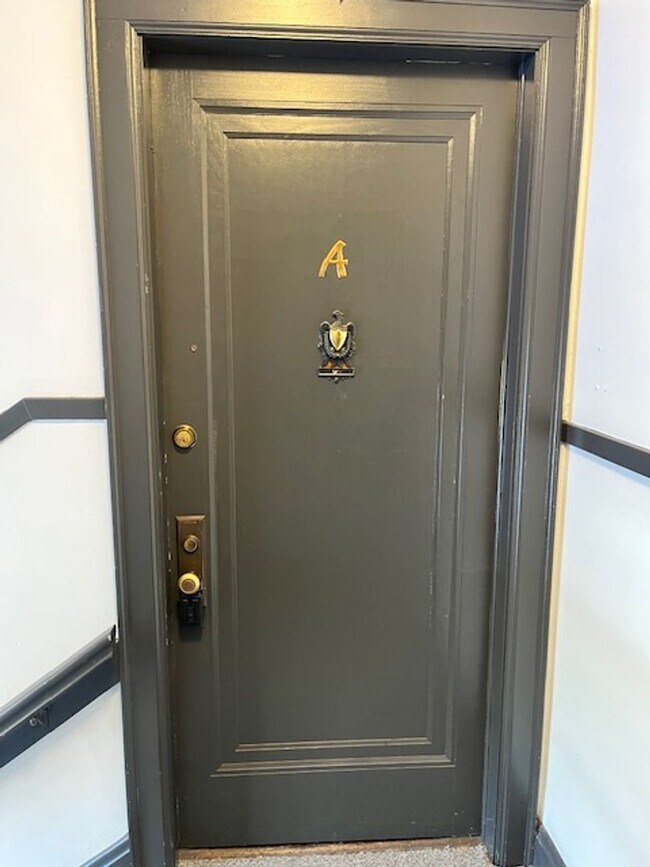 Building Photo - 361 Cliffside Dr