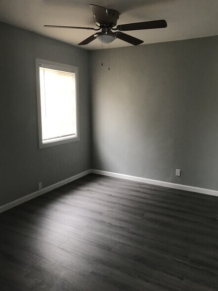 Building Photo - 15823 S Dalton Ave