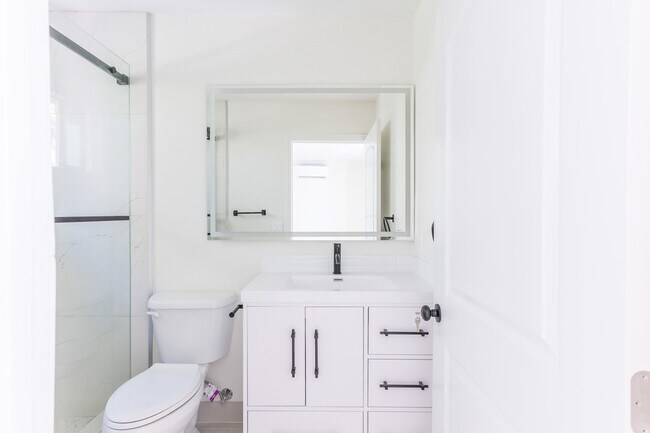 Building Photo - 130 S Harper Ave