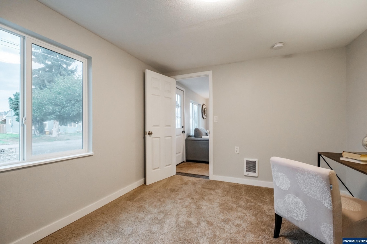 Building Photo - 440 S 6th St