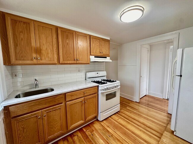 Building Photo - 25 Hillview Ave