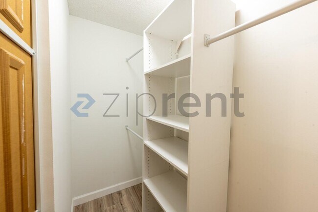 Building Photo - Unit C110