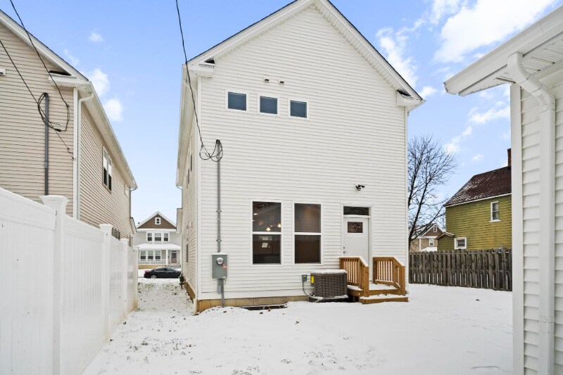 Building Photo - 2273 E 100th St