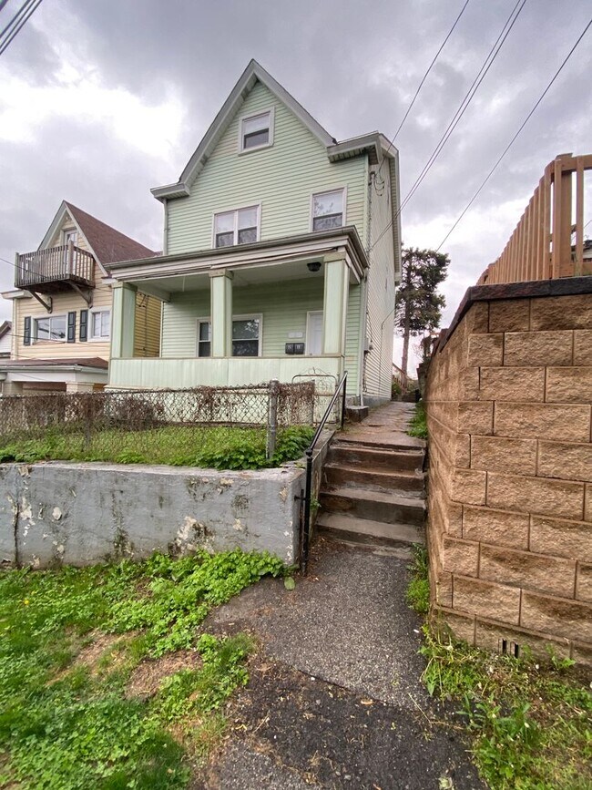 Building Photo - Updated 2BR Apartment with office now show...