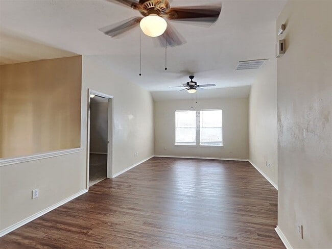 Building Photo - 2718 Eros Ln