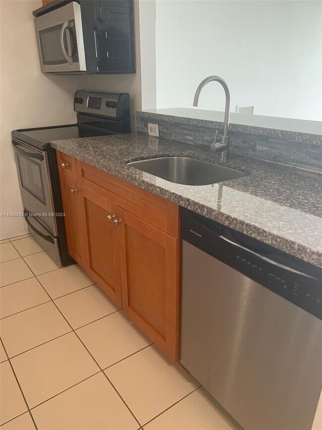 Building Photo - 7601 E Treasure Dr