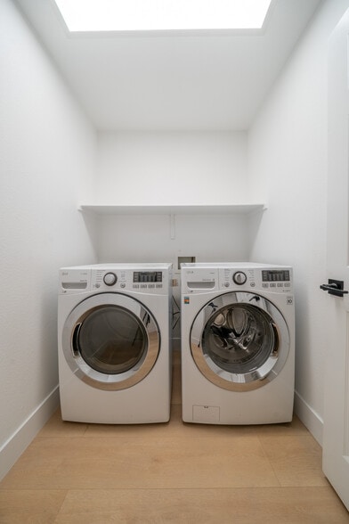 Building Photo - 504 Lacabana Beach Drive