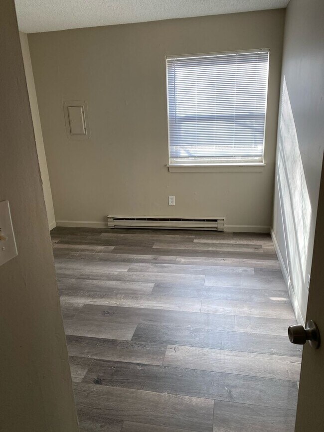 Building Photo - 2 Bedroom Ground Level Apartment in Columbia