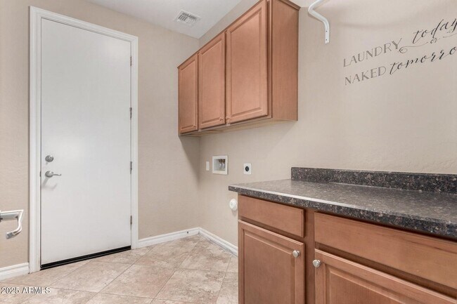 Building Photo - 2585 E Carob Dr