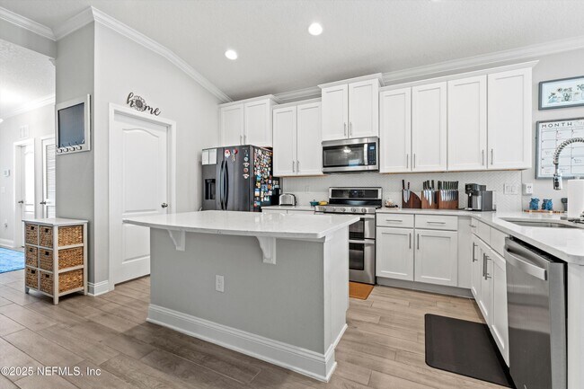 Building Photo - 21 Creekmore Dr