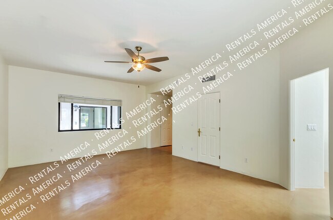 Building Photo - Gorgeous Catalina Home!