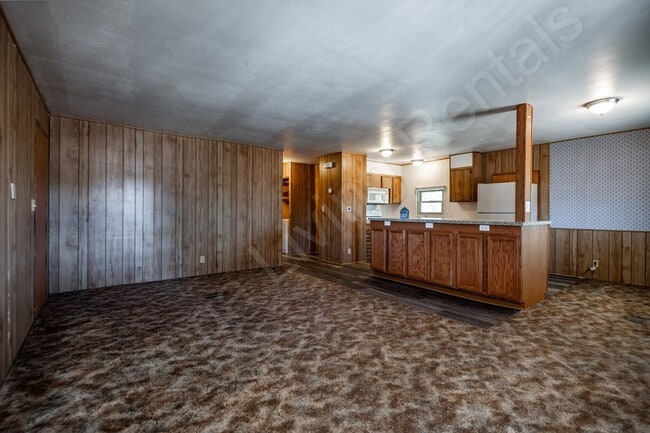 Building Photo - MOVE IN SPECIAL, $475 OFF FIRST MONTH