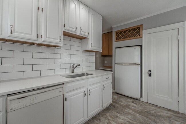 Building Photo - 846 Pennsylvania Ave