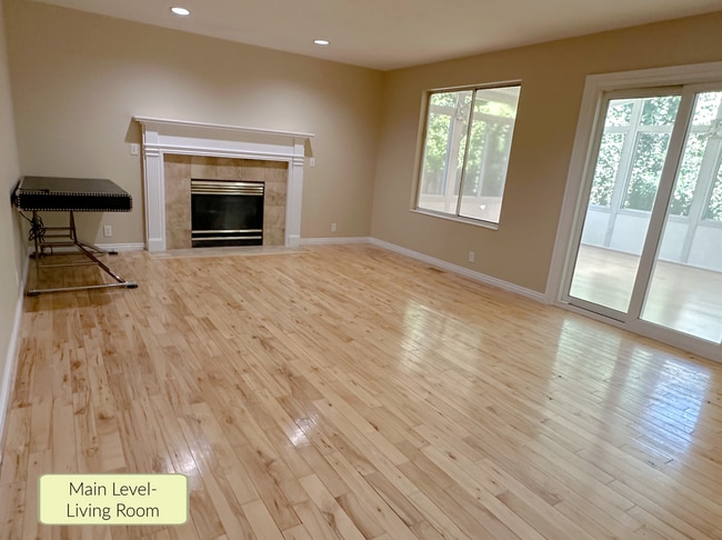 Building Photo - 8017 Showcase Ln