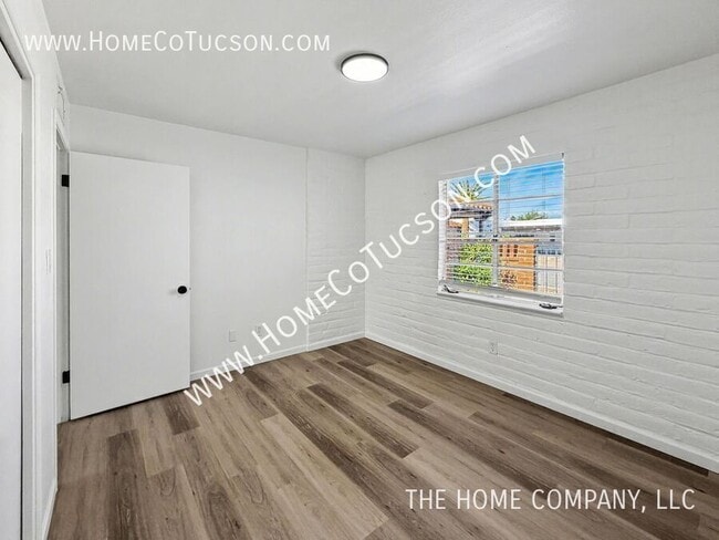 Building Photo - 413 W Pso Solana