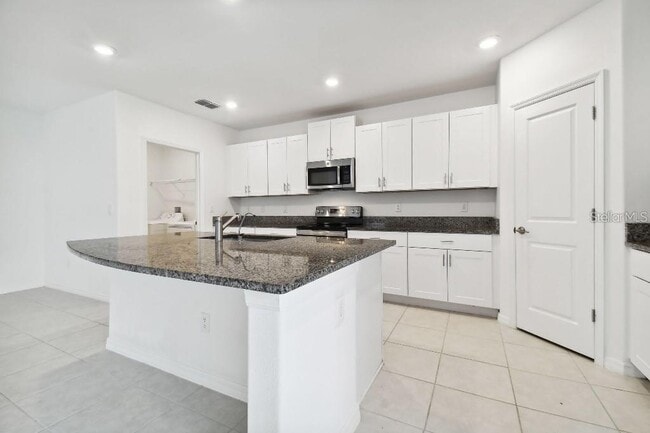 Building Photo - 6335 Ten Acre Ct