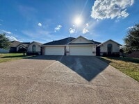 Building Photo - 3BR / 2BA Duplex in Hewitt, Texas | Midway ISD *Leasing Special Available*