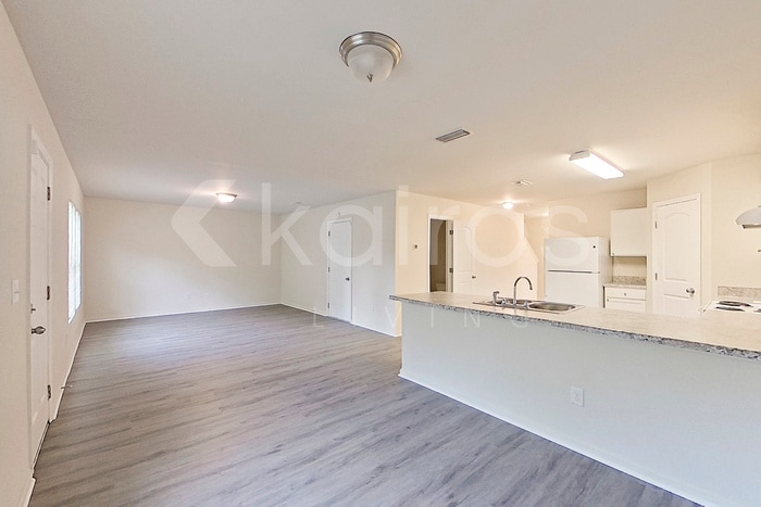 Building Photo - 5047 Sandy Hill Dr