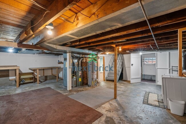 Building Photo - A beautiful 3 bed and 1 bathroom house for rent