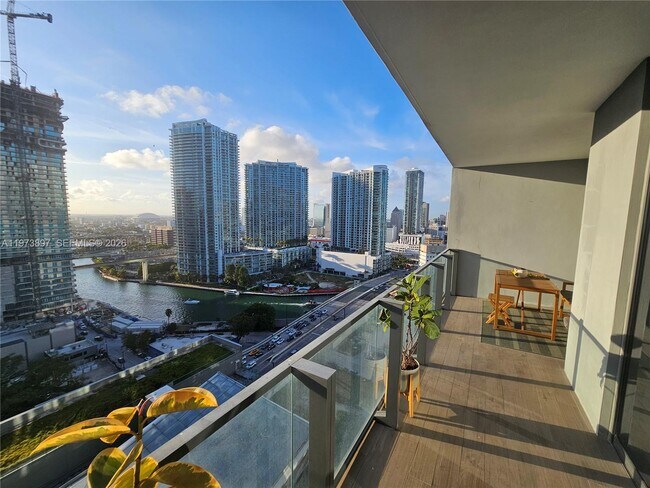 Building Photo - 68 SE 6th St